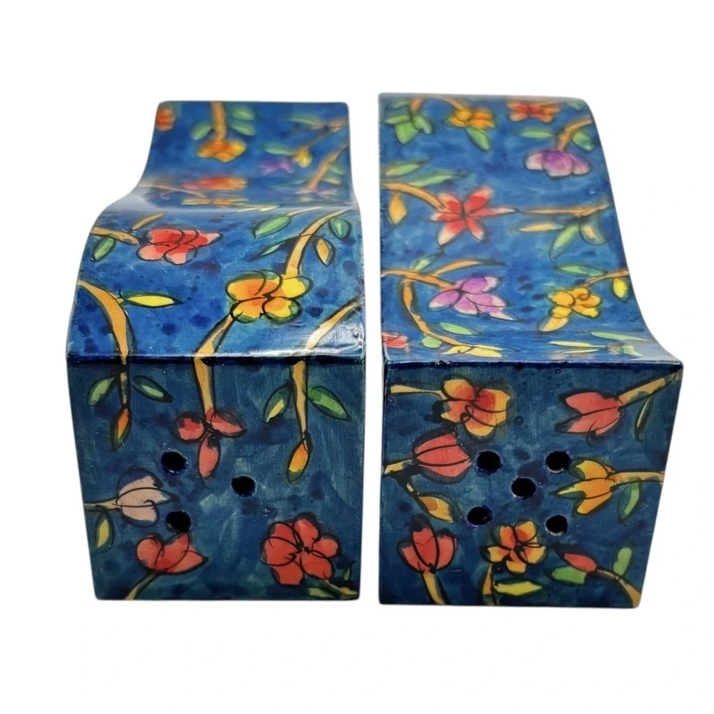 YAIR EMANUEL HAND - PAINTED FITTED WOODEN SALT &PEPPER SHAKERS PARADISE BLUE RED